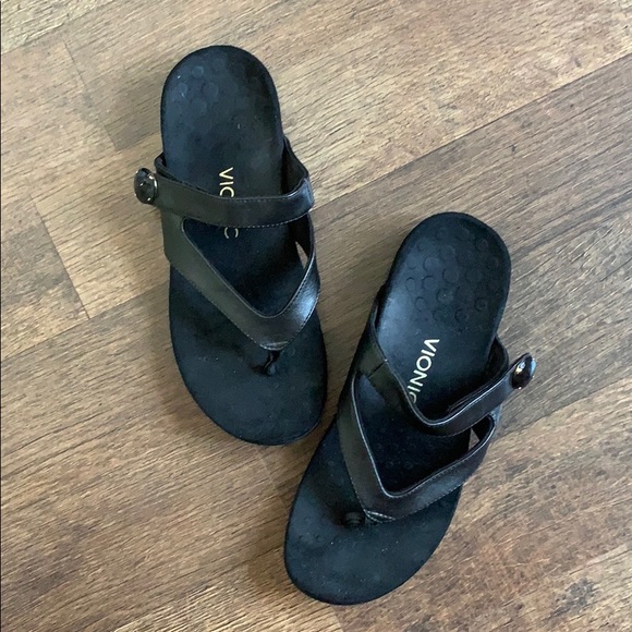 vionic sandals size 8